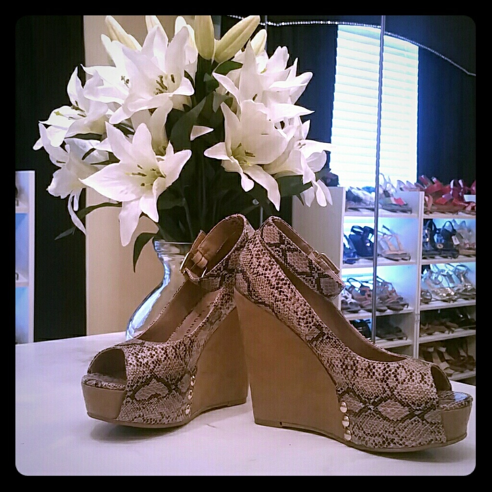 Chinese Laundry Peep Toe Wedges